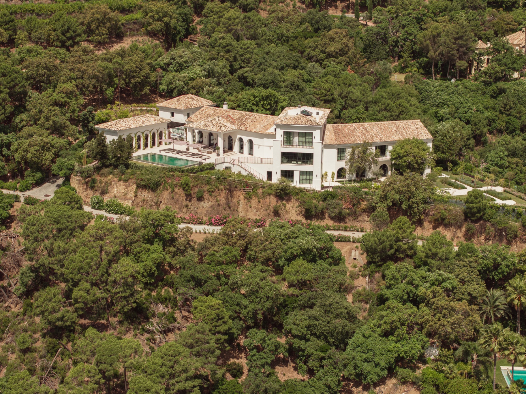 A closer aerial view of Casa Servetta and its infinity pool.